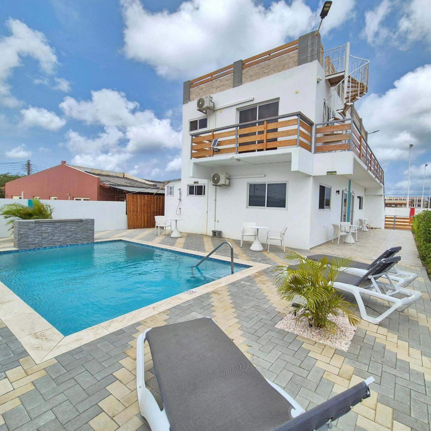Ocean Breeze Apartments In Aruba Oranjestad Eksteriør bilde