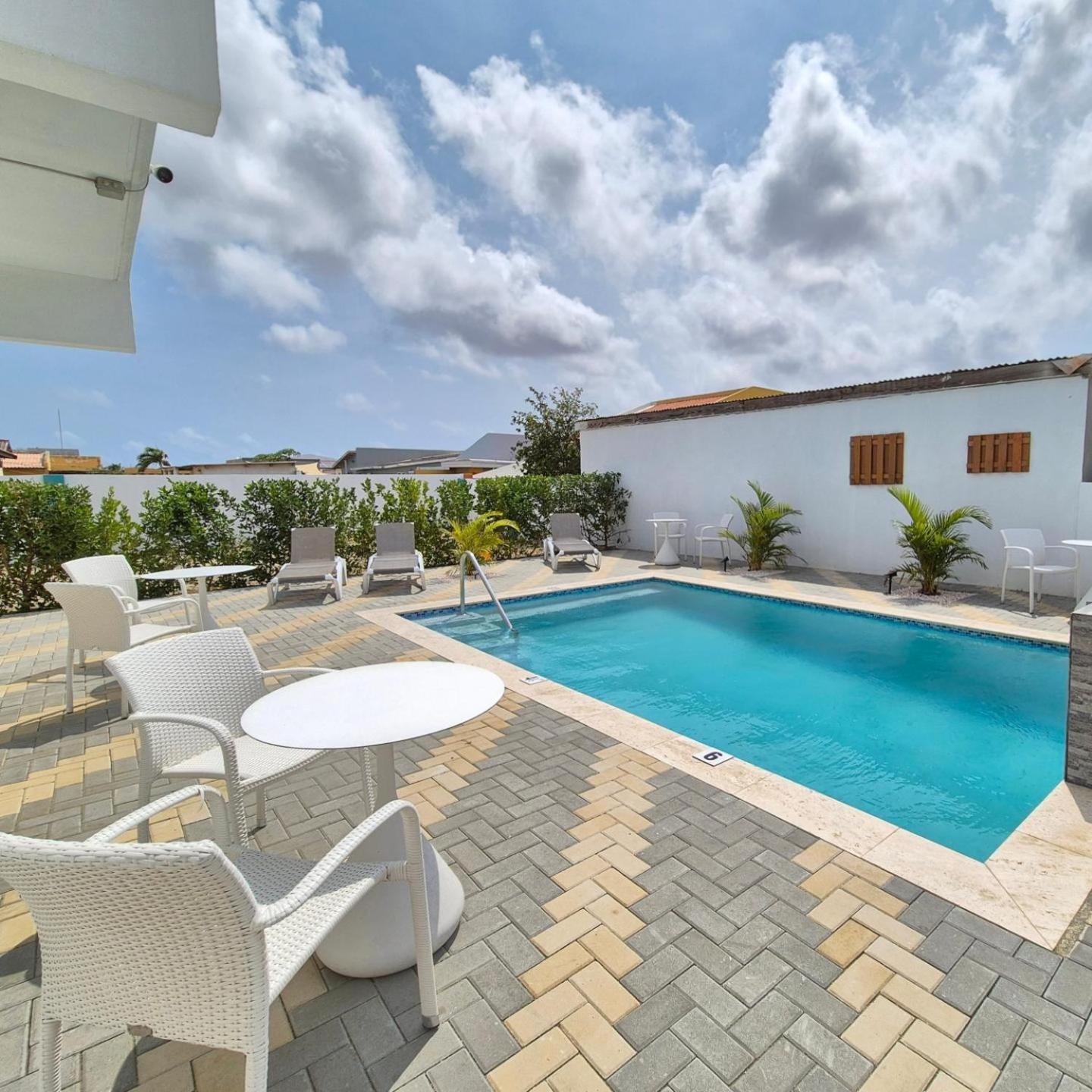 Ocean Breeze Apartments In Aruba Oranjestad Eksteriør bilde