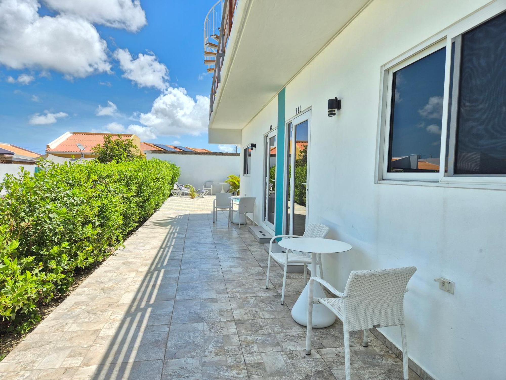 Ocean Breeze Apartments In Aruba Oranjestad Eksteriør bilde