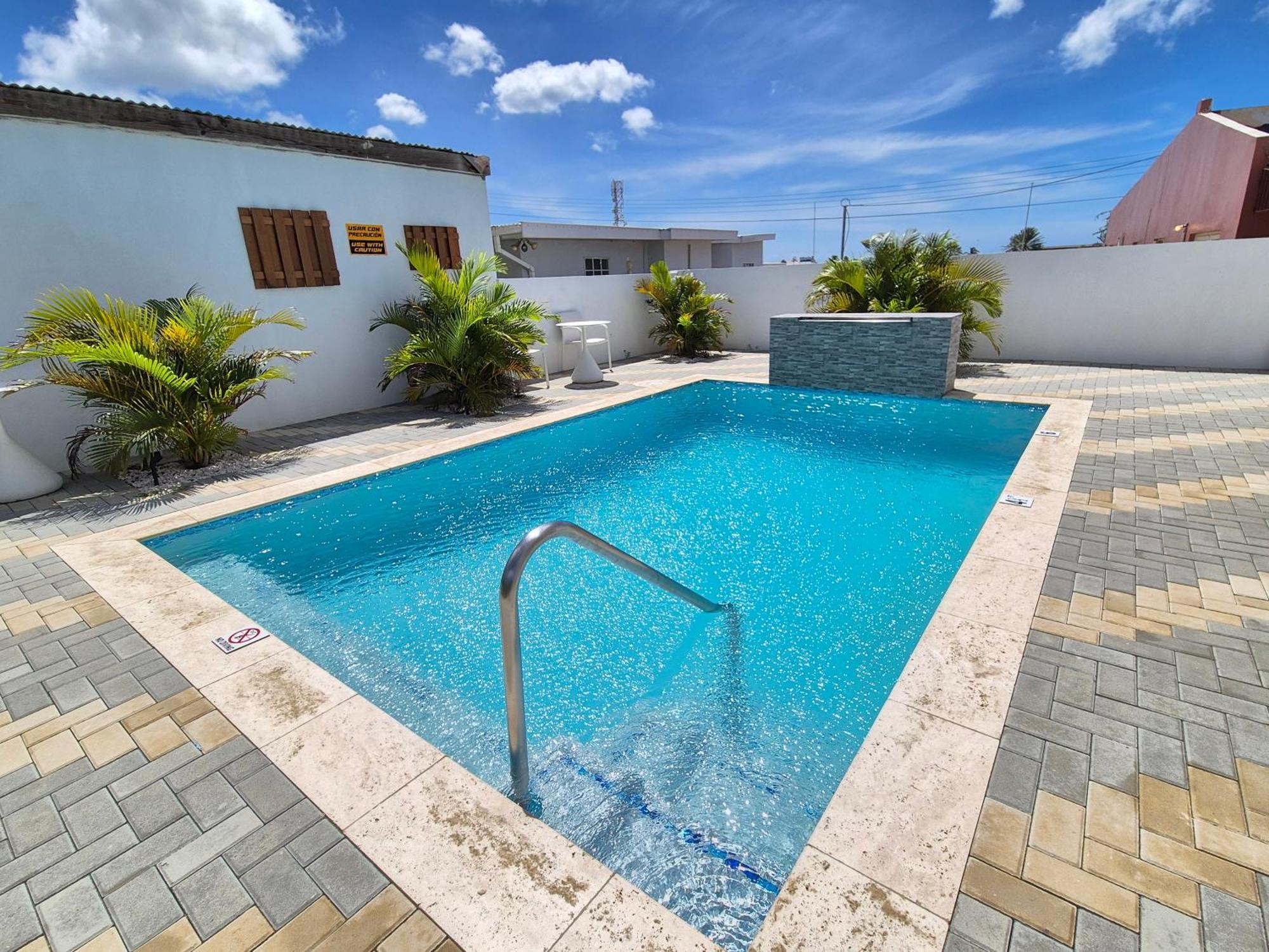 Ocean Breeze Apartments In Aruba Oranjestad Eksteriør bilde